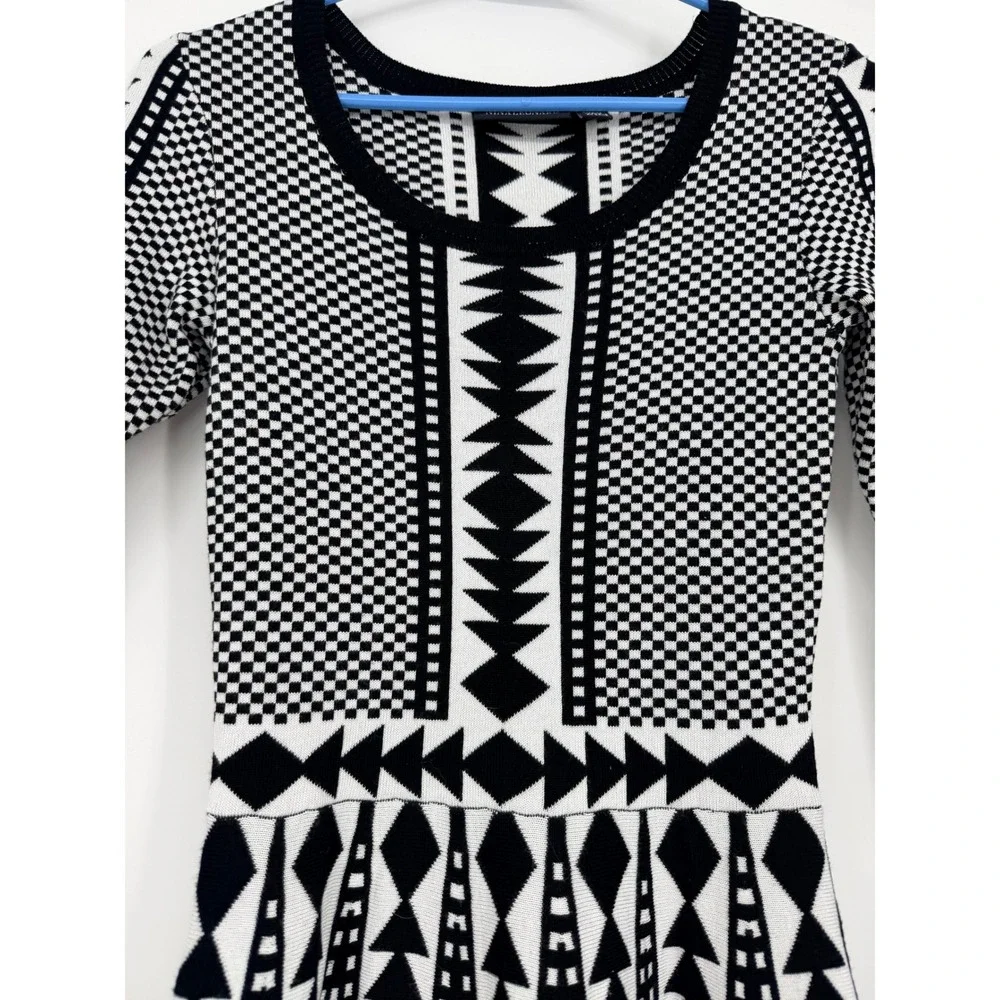 Nina Leonard Womens XS Black White Geometric‎ Jacquard Fit Flare Sweater Dress